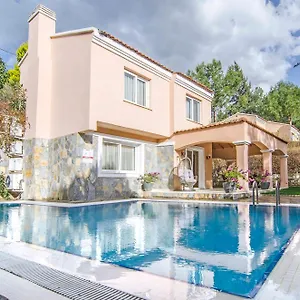 https://villa-pine-club.aegeanhotels.net